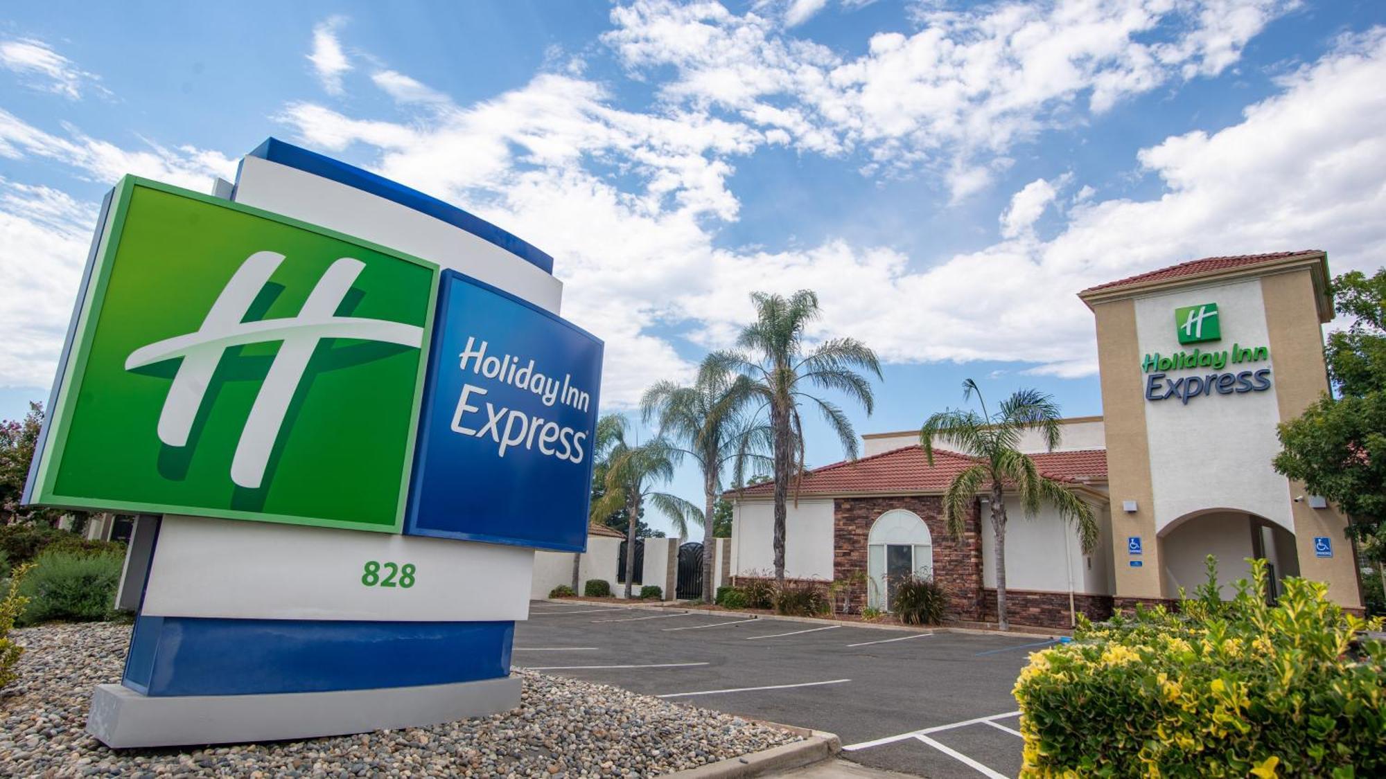 Holiday Inn Express Oakdale, An Ihg Hotel Exterior foto