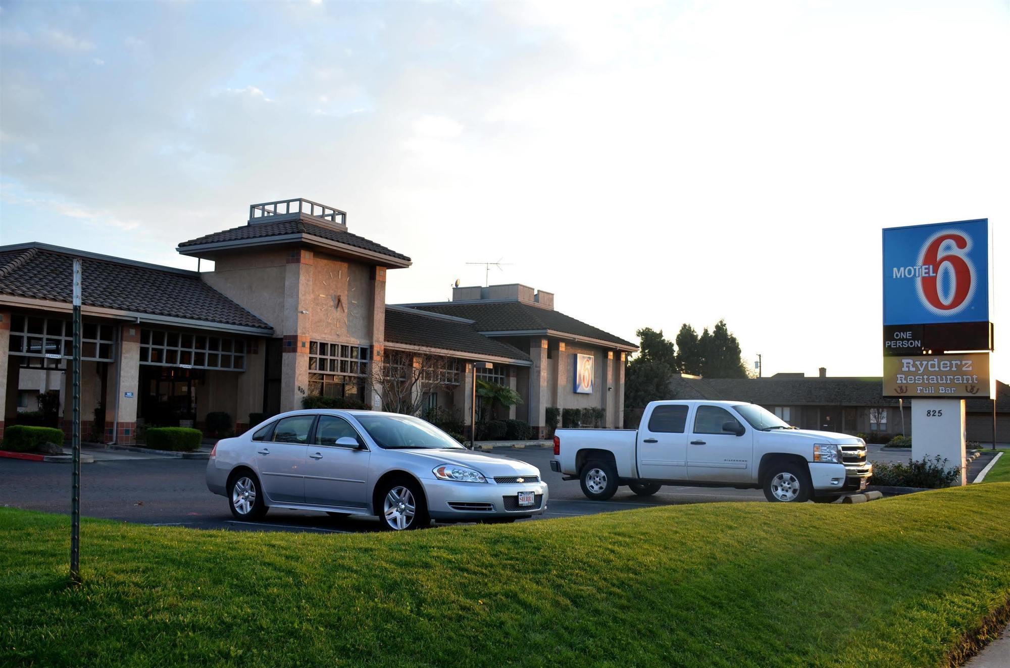 Holiday Inn Express Oakdale, An Ihg Hotel Exterior foto